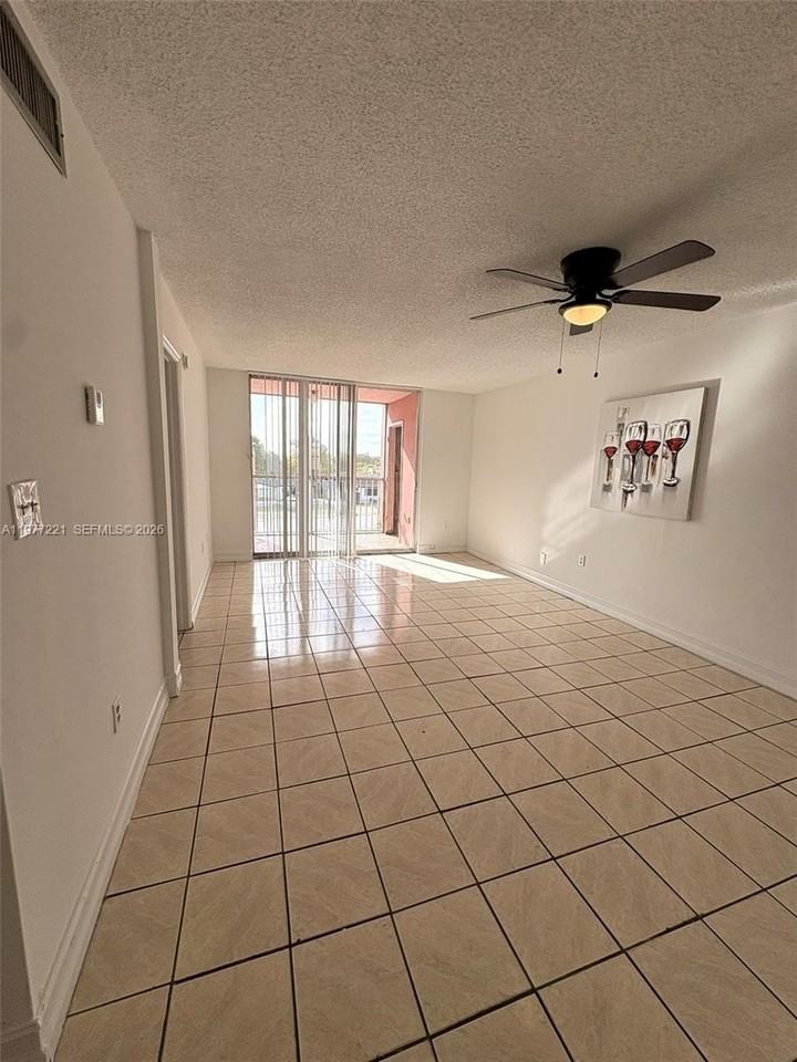 19805 Sw 114th Ave #315 - Photo 5 of 23