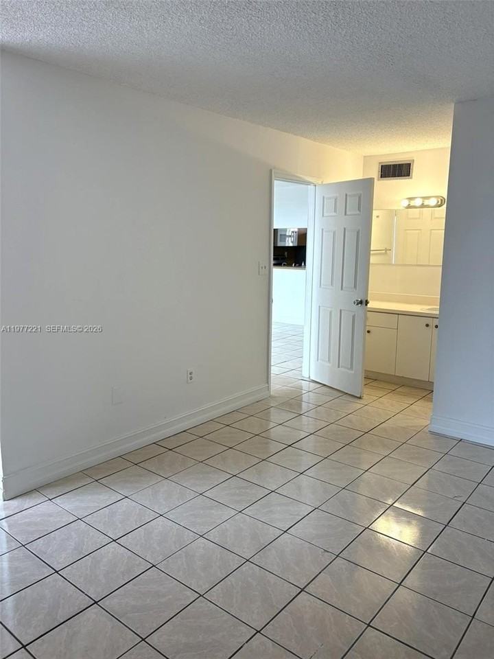 19805 Sw 114th Ave #315 - Photo 7 of 23