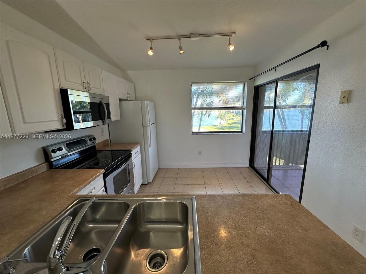 1533 S Liberty Ave #1533A - Photo 7 of 30