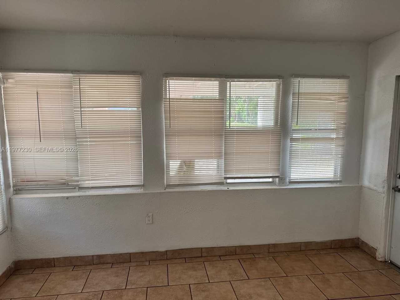 1511 Ne 40th St #0 - Photo 4 of 4