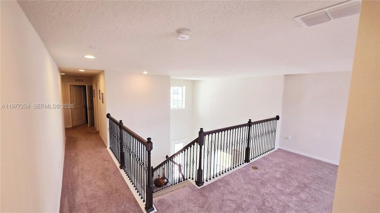 2647 E Lake Pointe Dr - Photo 5 of 39