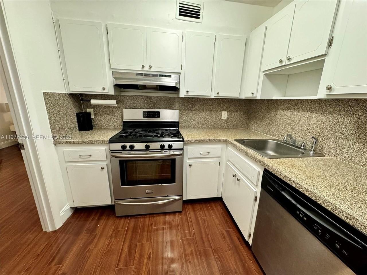 1615 Meridian Ave #203 - Photo 6 of 15