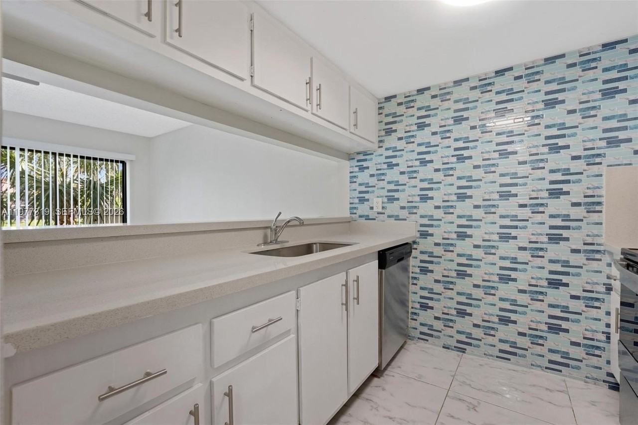 9827 Nw 37th St #4F - Photo 4 of 28