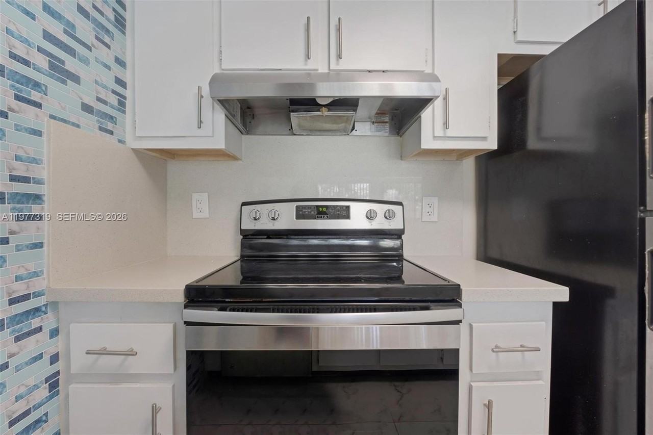 9827 Nw 37th St #4F - Photo 6 of 28