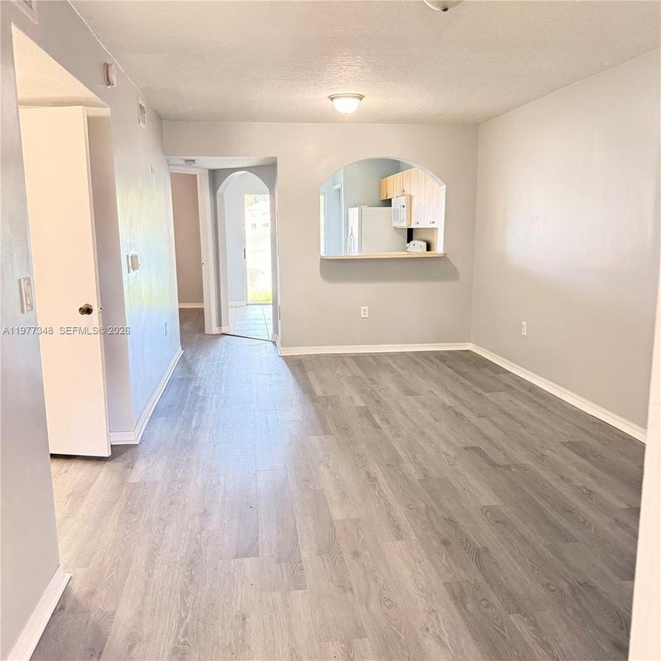 2910 Se 13th Ave #104-50 - Photo 2 of 13