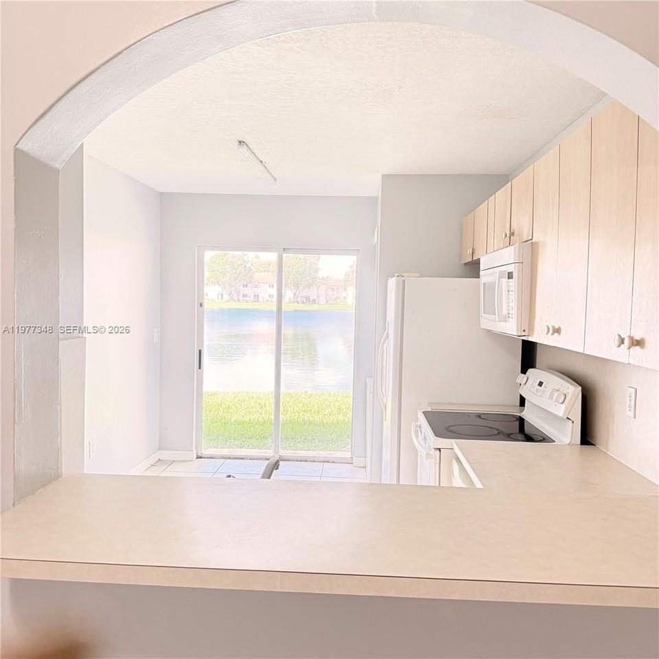 2910 Se 13th Ave #104-50 - Photo 3 of 13