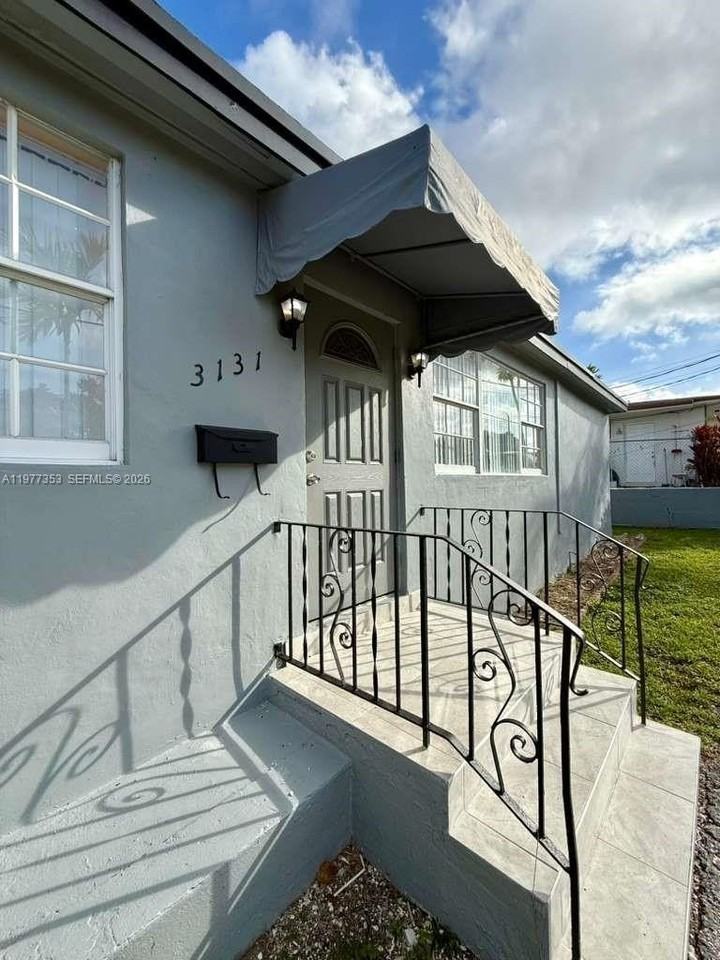 3131 Sw 2nd St #3131 - Photo 5 of 18