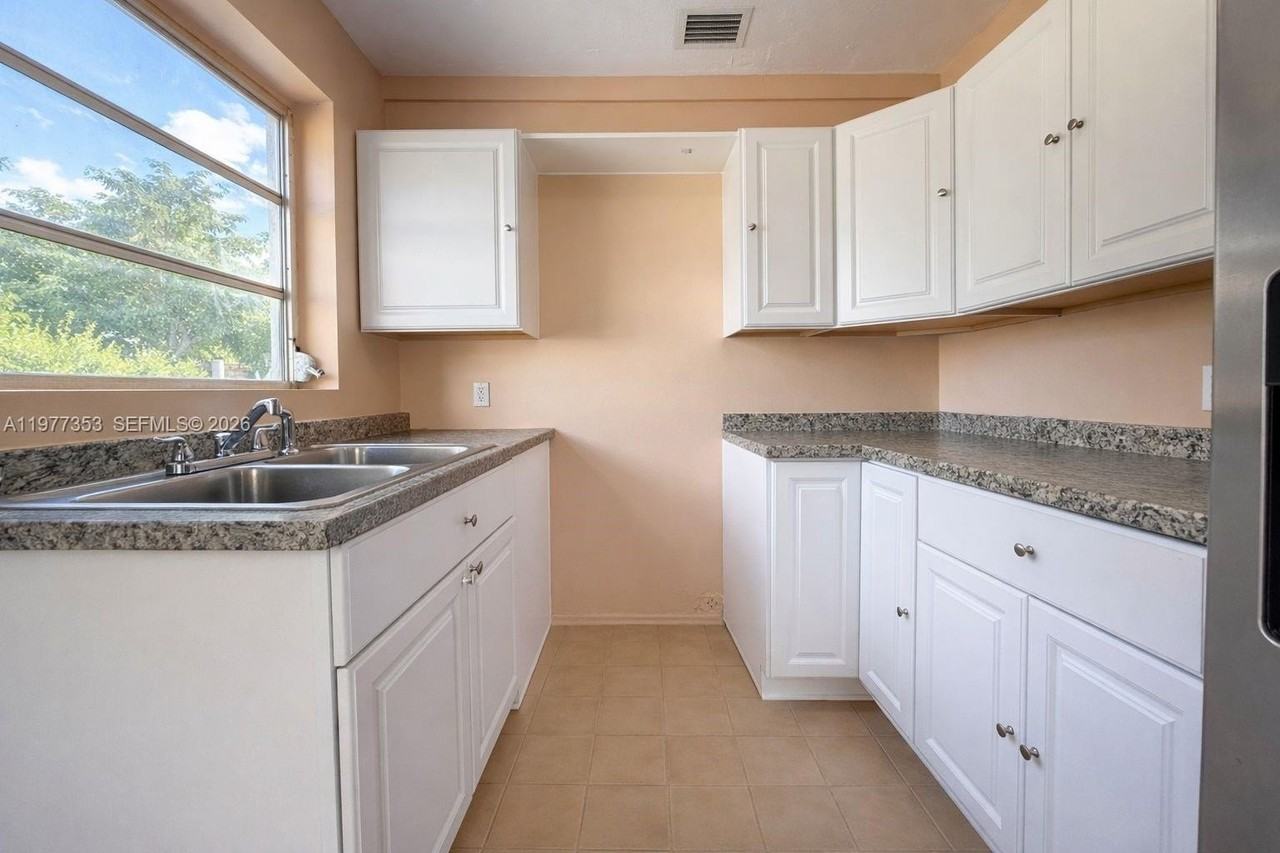 3131 Sw 2nd St #3131 - Photo 7 of 18