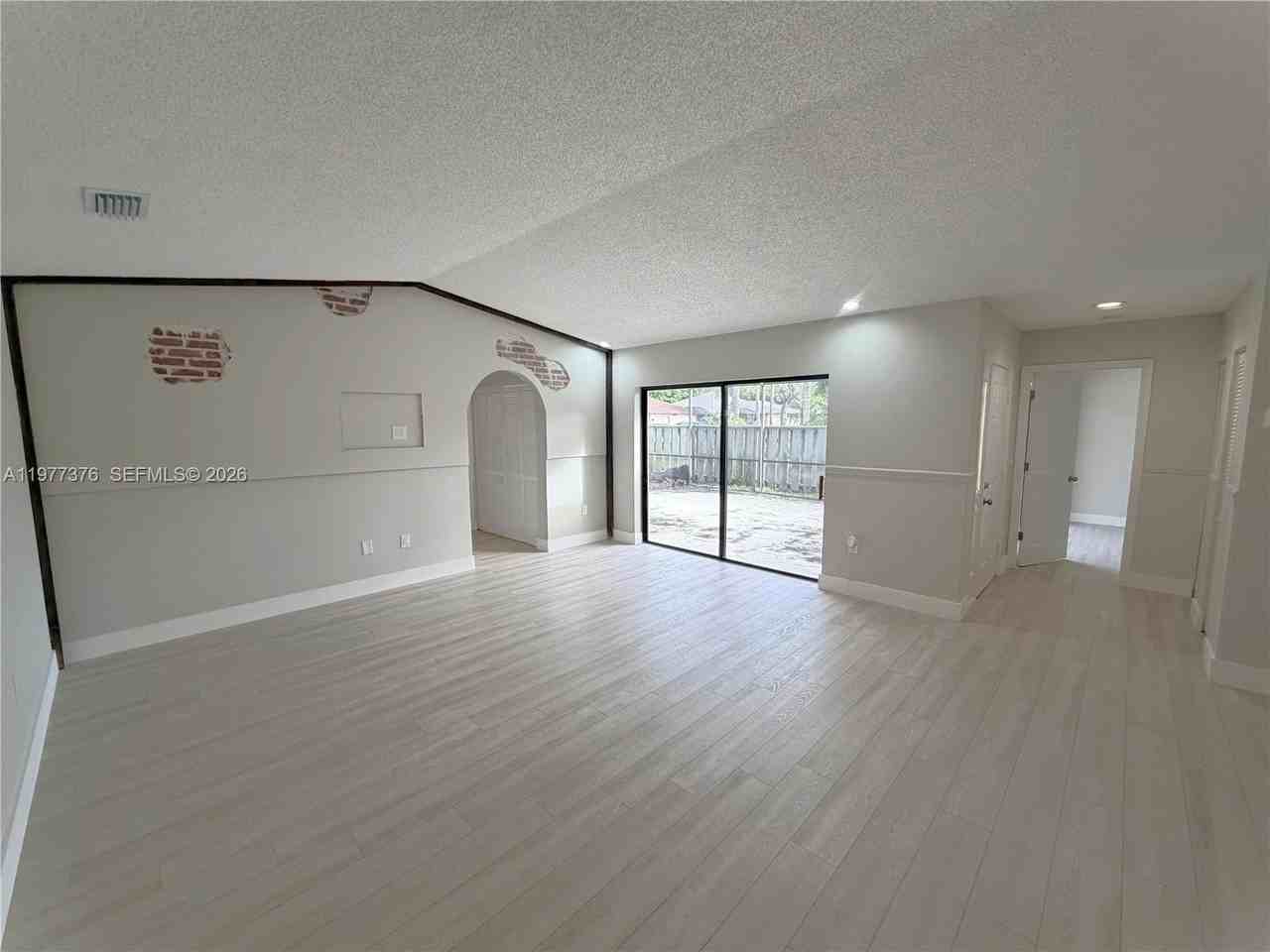 1439 Captains Walk #20D - Photo 4 of 23