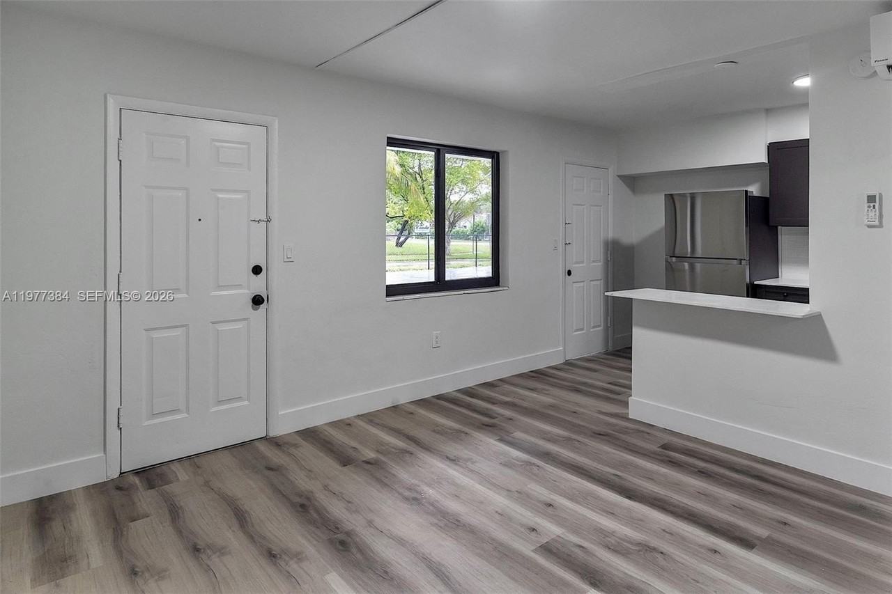 4037 Sw 65th Ave #11 - Photo 4 of 15
