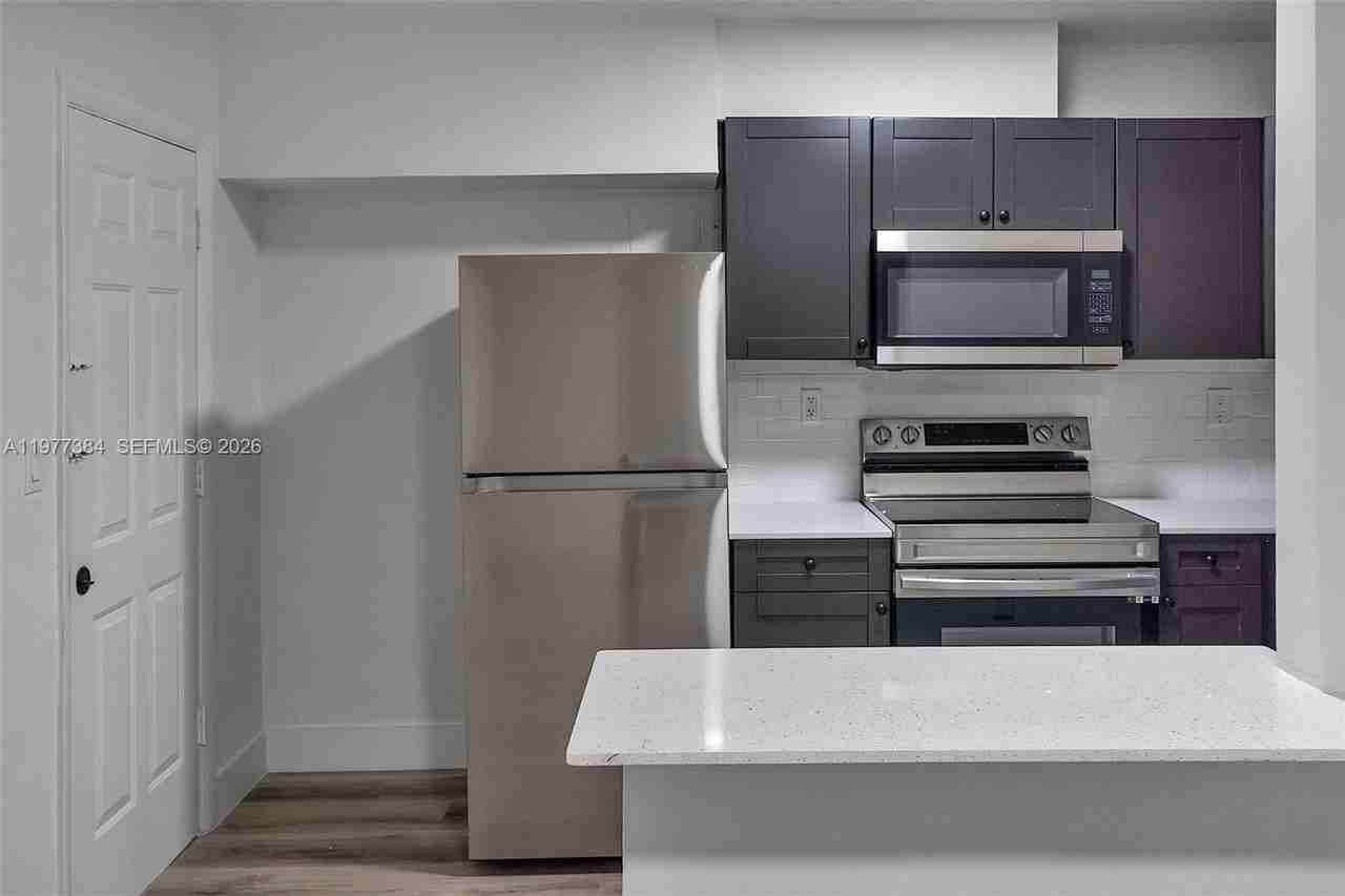 4037 Sw 65th Ave #11 - Photo 5 of 15