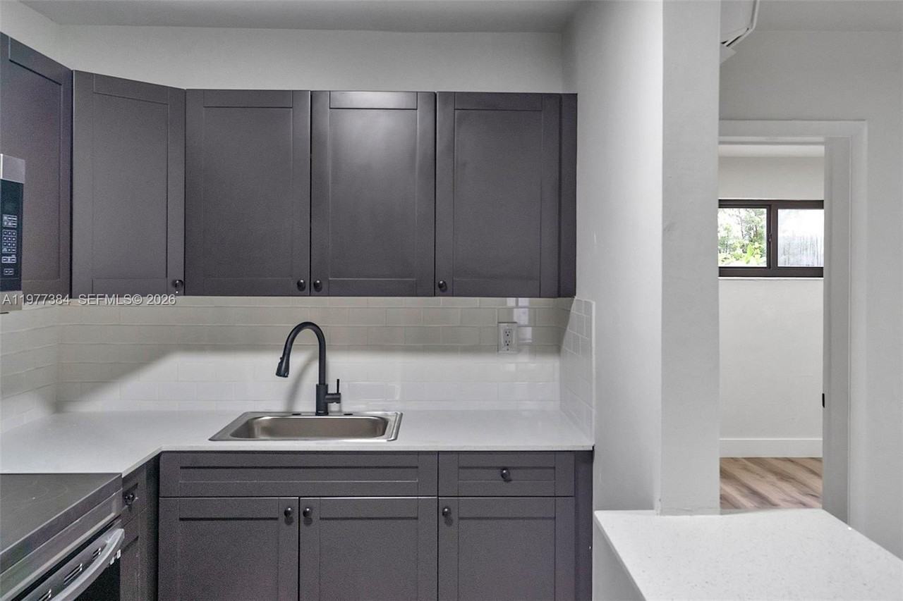 4037 Sw 65th Ave #11 - Photo 7 of 15
