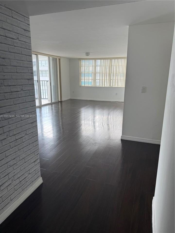 2750 Ne 183rd St #1902 - Photo 4 of 25