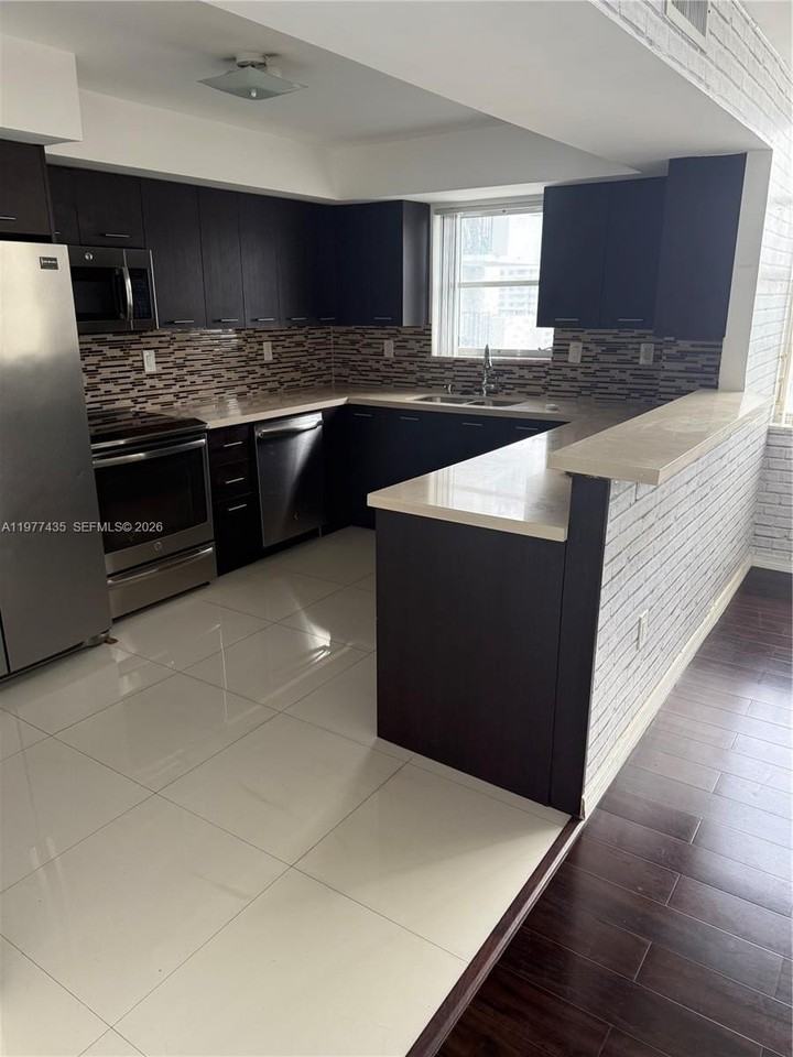 2750 Ne 183rd St #1902 - Photo 7 of 25