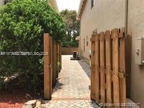 11142 Nw 72nd Ter - Photo 3 of 33