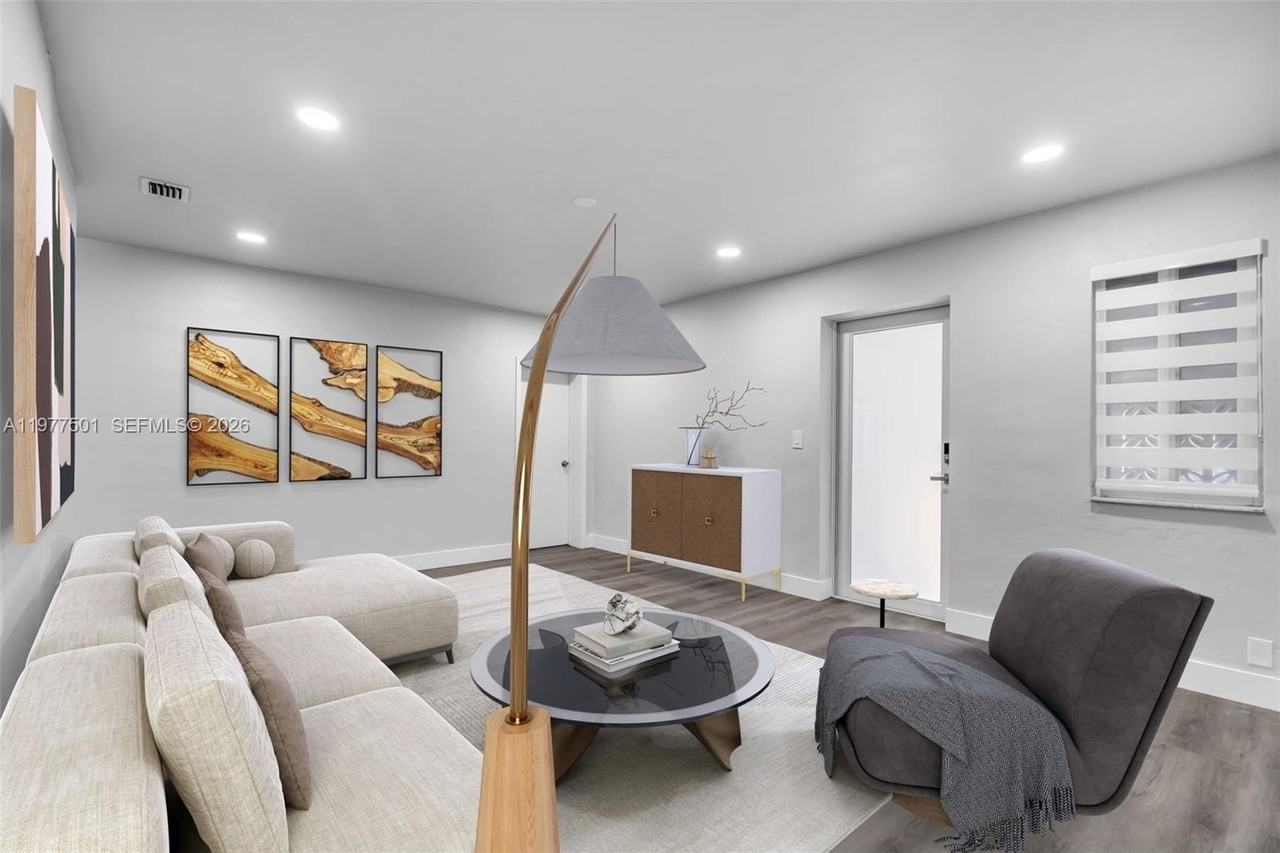 648 South Dr - Photo 3 of 20