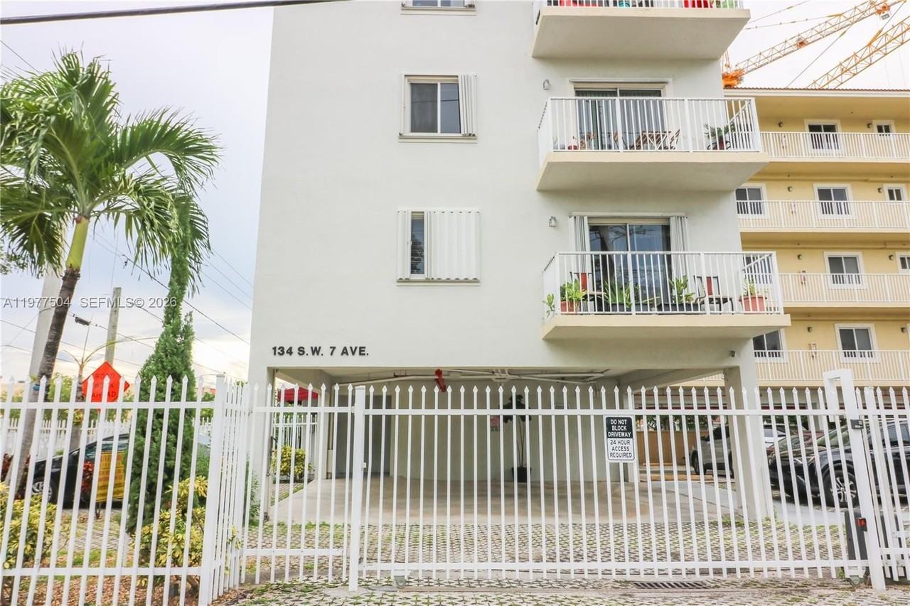 134 Sw 7th Ave #403 - Photo 3 of 31