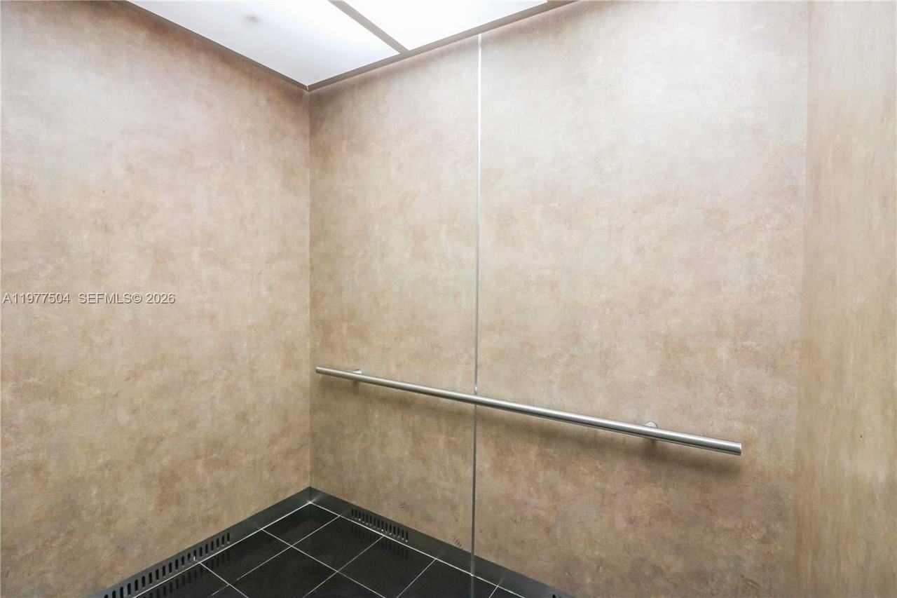 134 Sw 7th Ave #403 - Photo 7 of 31