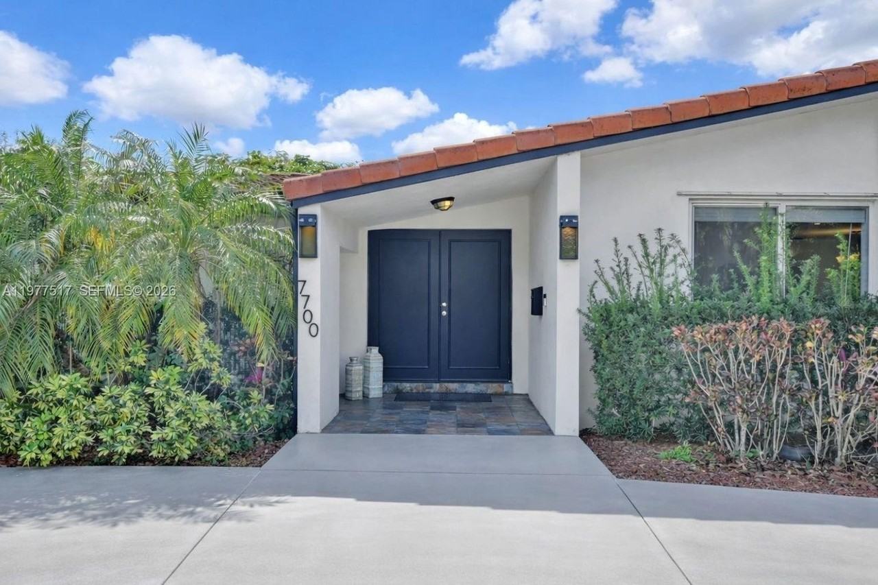 7700 Sw 139th Ter - Photo 2 of 28