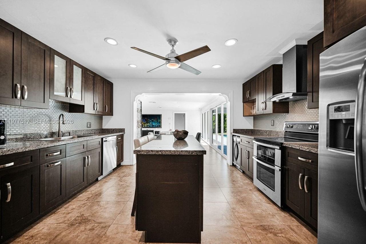 7700 Sw 139th Ter - Photo 4 of 28