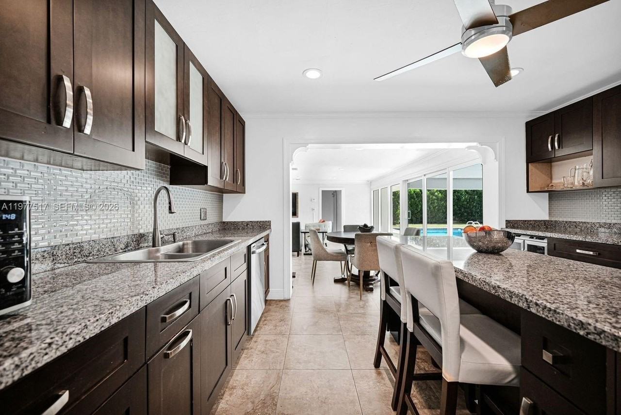 7700 Sw 139th Ter - Photo 5 of 28