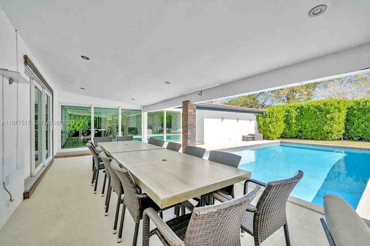 7700 Sw 139th Ter - Photo 7 of 28