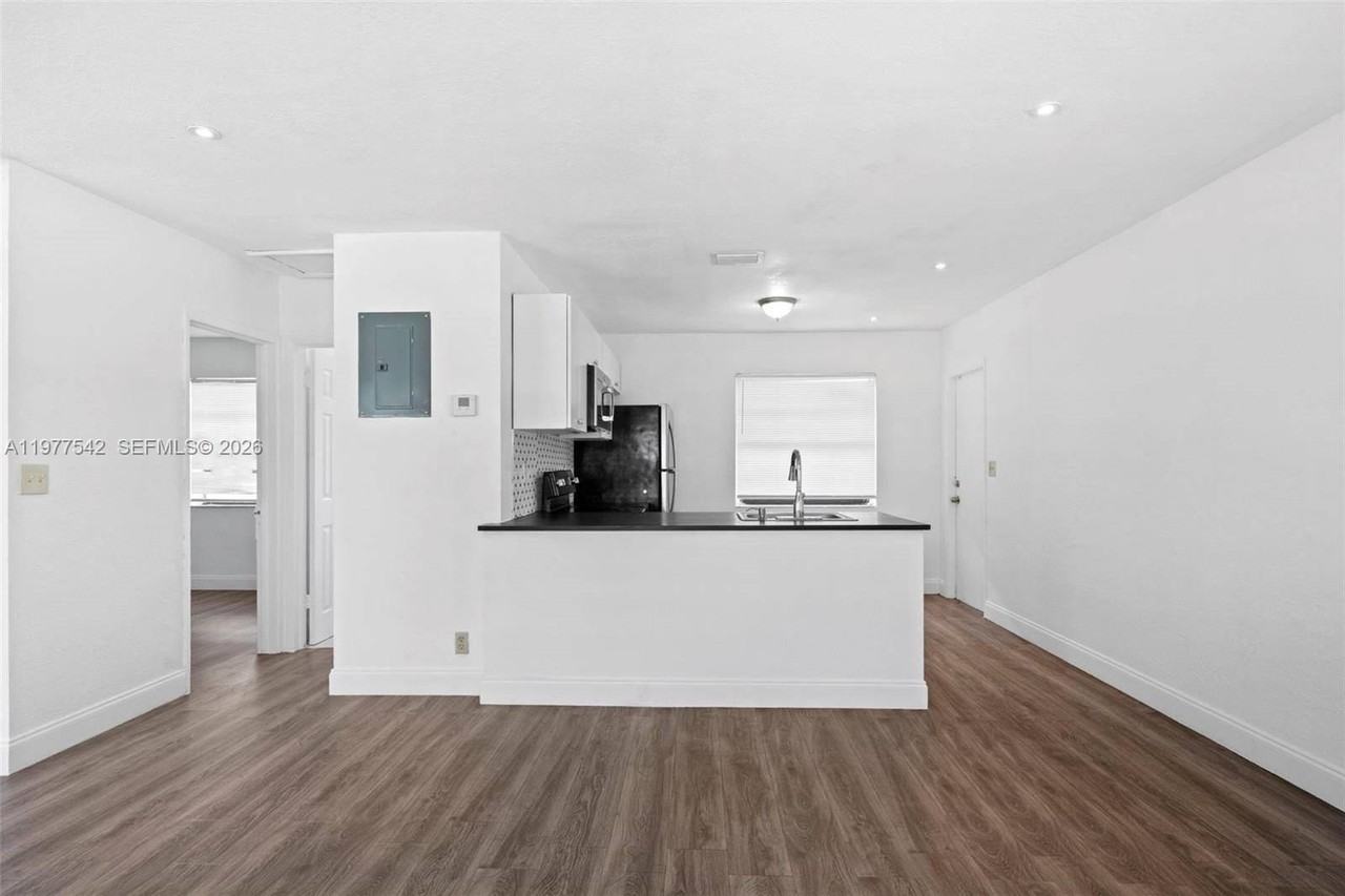 1344 Nw 7th Ter #1 - Photo 4 of 16