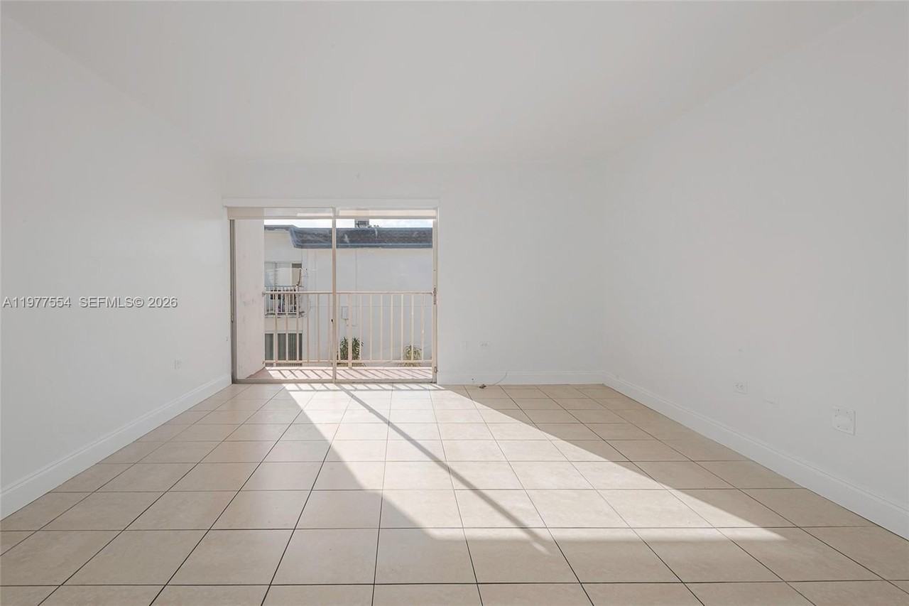 7256 Sw 94th Pl #A8 - Photo 4 of 17