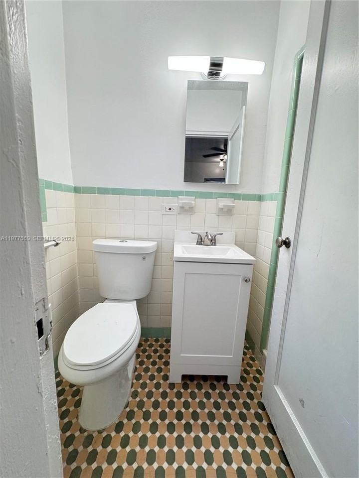 2652 Sw 23rd Ave #BACK - Photo 4 of 11