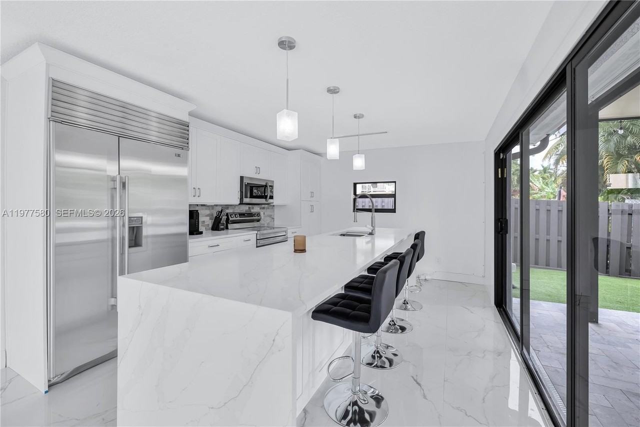 1608 Sw 5th Ct - Photo 2 of 38