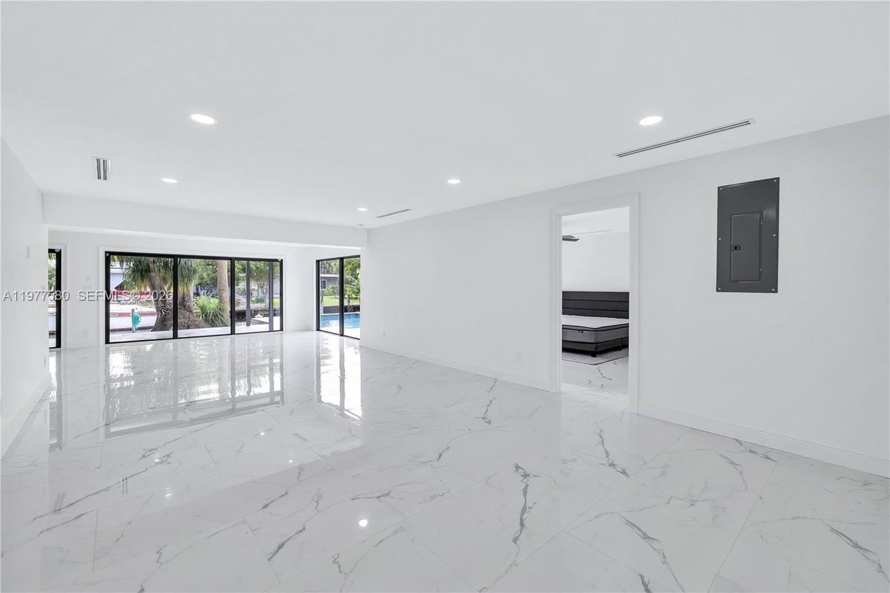 1608 Sw 5th Ct - Photo 7 of 38