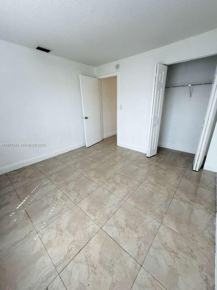 2462 Nw 52nd Ave #2462 - Photo 7 of 22