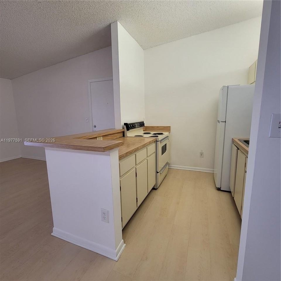 9379 S Belfort Cir #216 - Photo 3 of 19