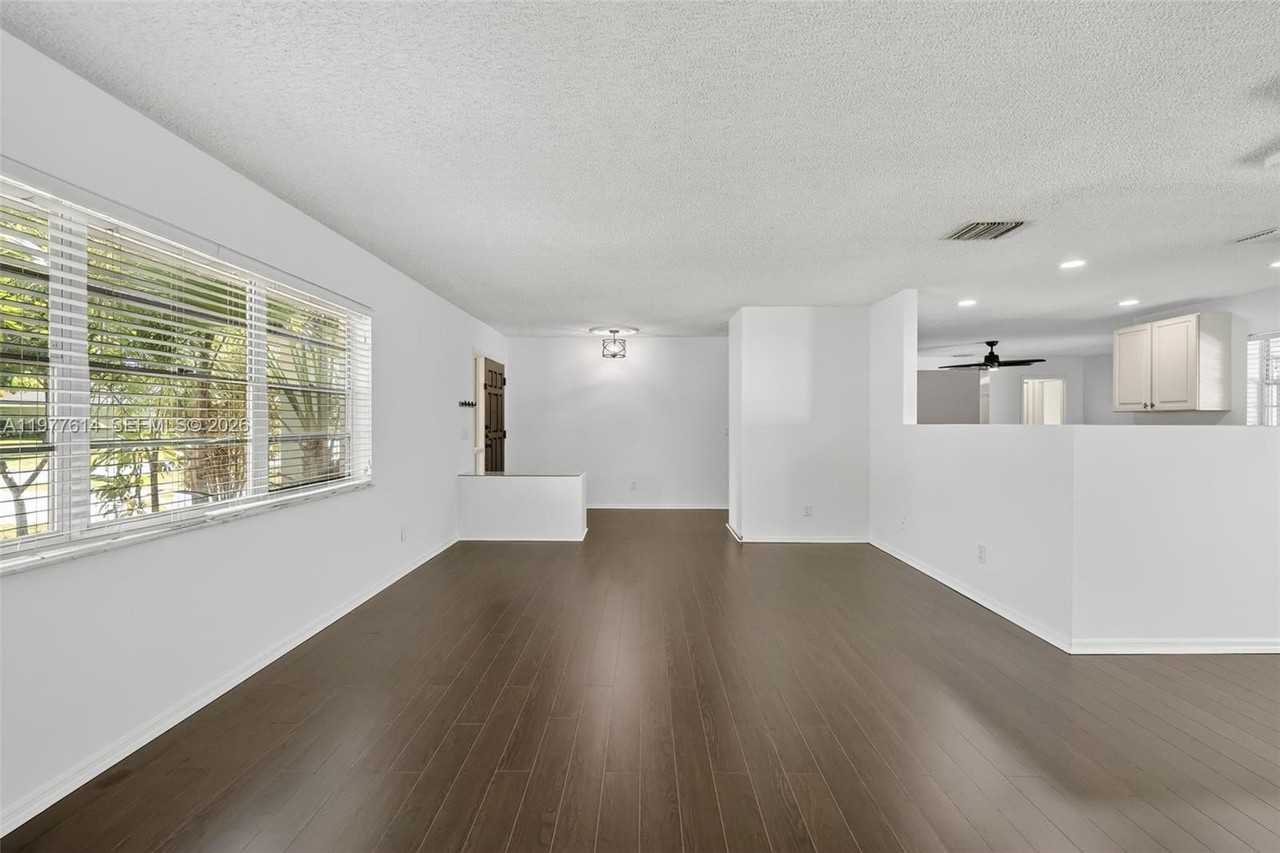 770 Se Hollahan Ave #770 - Photo 2 of 20