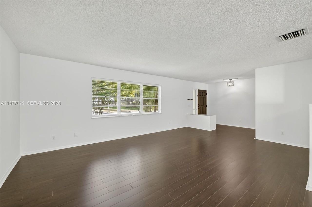 770 Se Hollahan Ave #770 - Photo 3 of 20