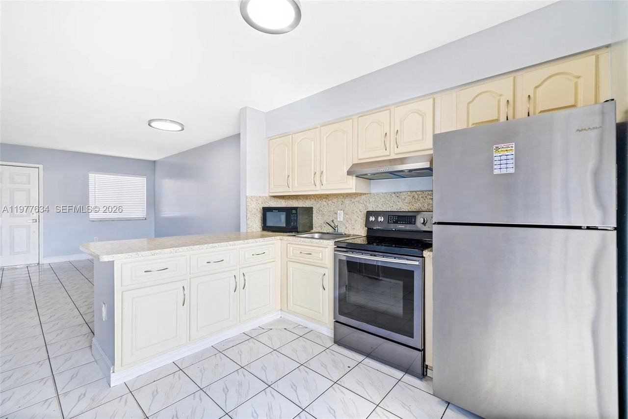 5400 W 21st Ct #402 - Photo 4 of 11