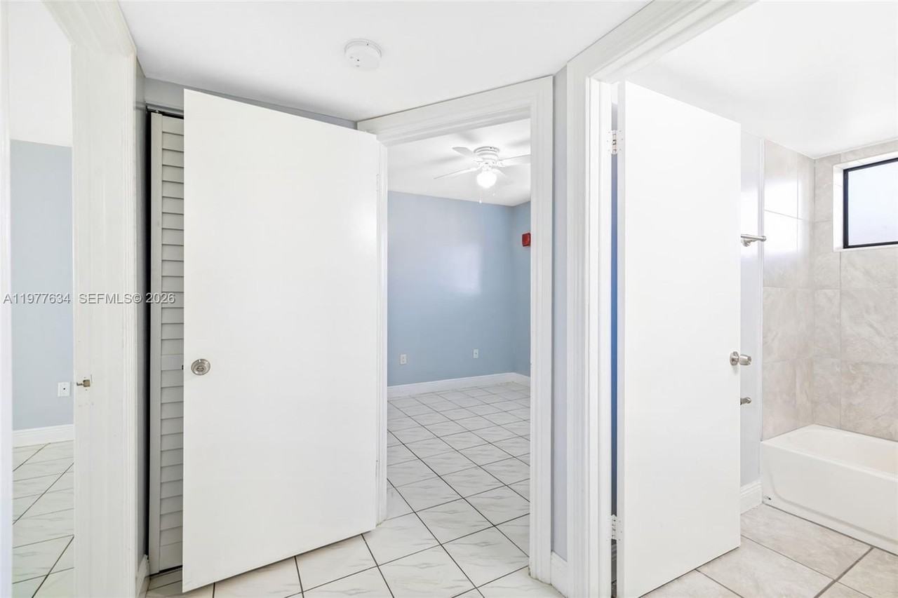 5400 W 21st Ct #402 - Photo 7 of 11