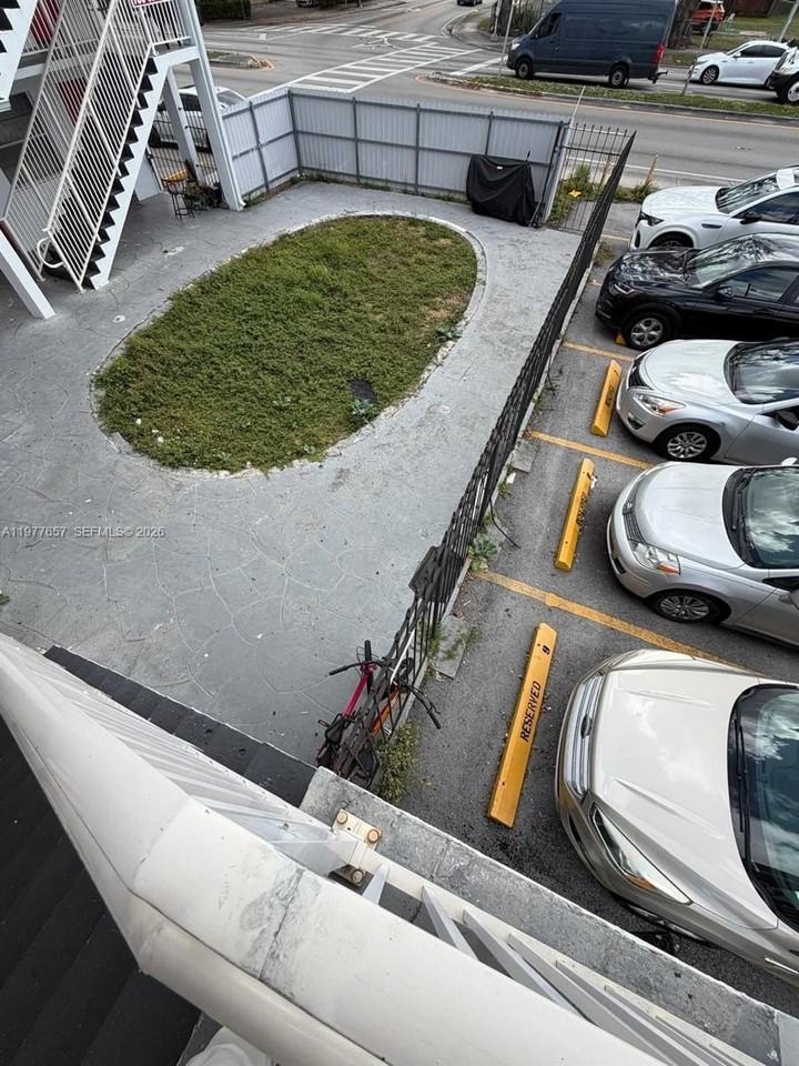 3211 W Flagler St #9 - Photo 6 of 20