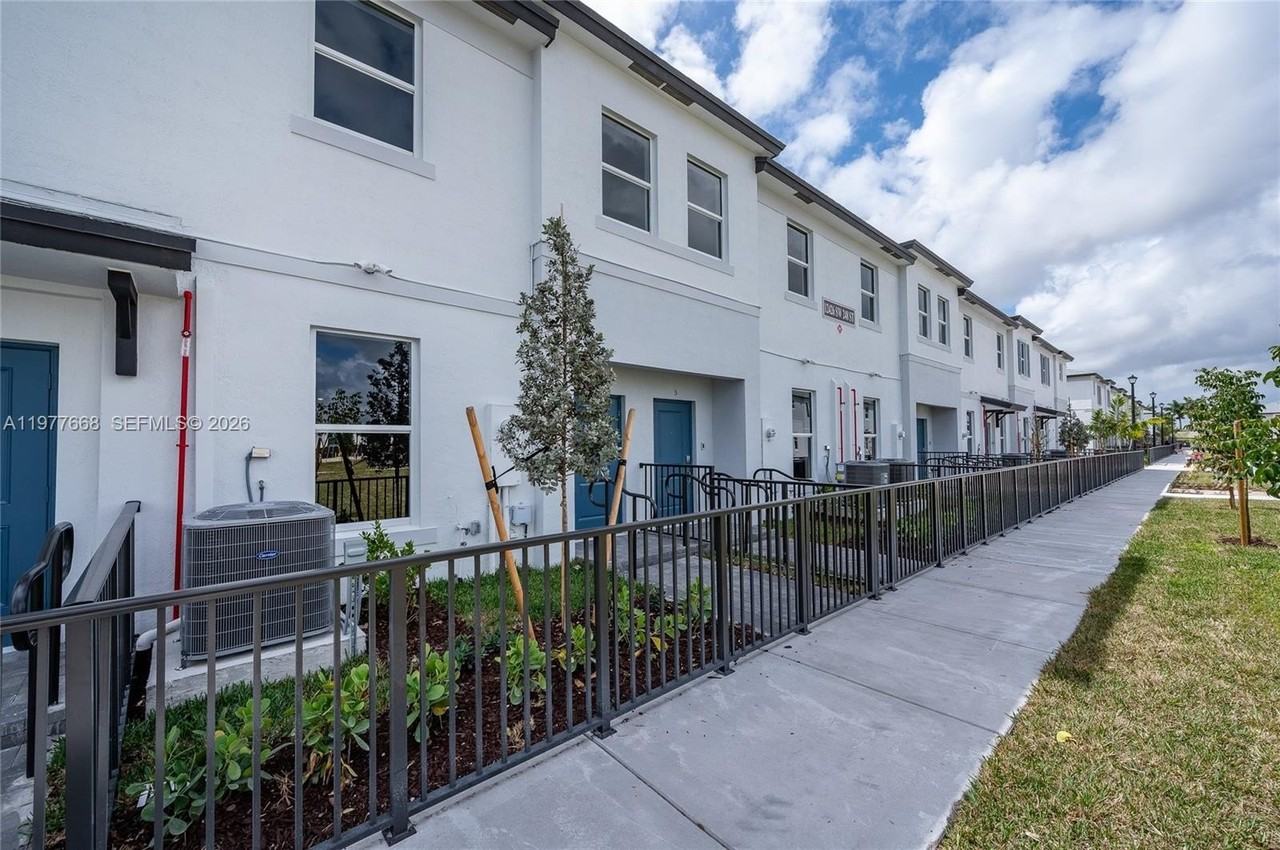 12426 Sw 248th St #4 - Photo 3 of 40