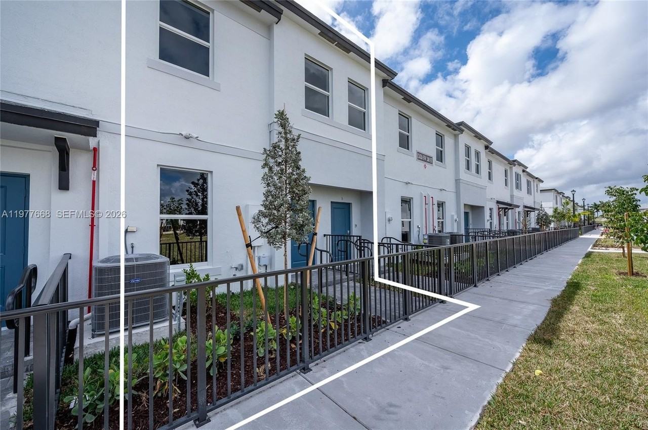 12426 Sw 248th St #4 - Photo 4 of 40