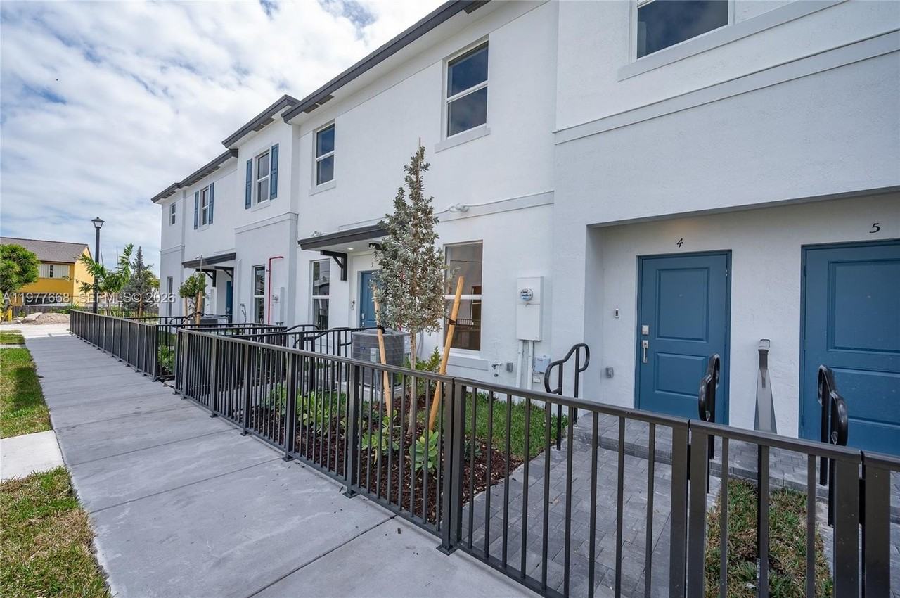 12426 Sw 248th St #4 - Photo 5 of 40