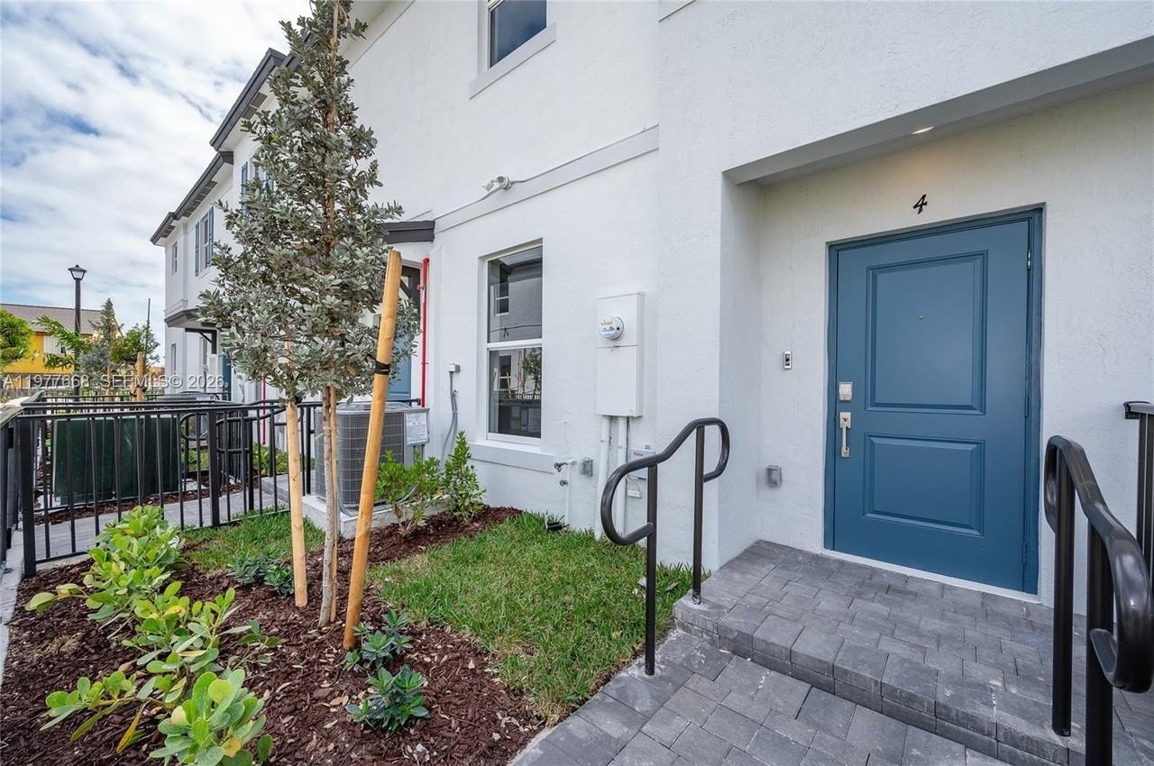 12426 Sw 248th St #4 - Photo 6 of 40