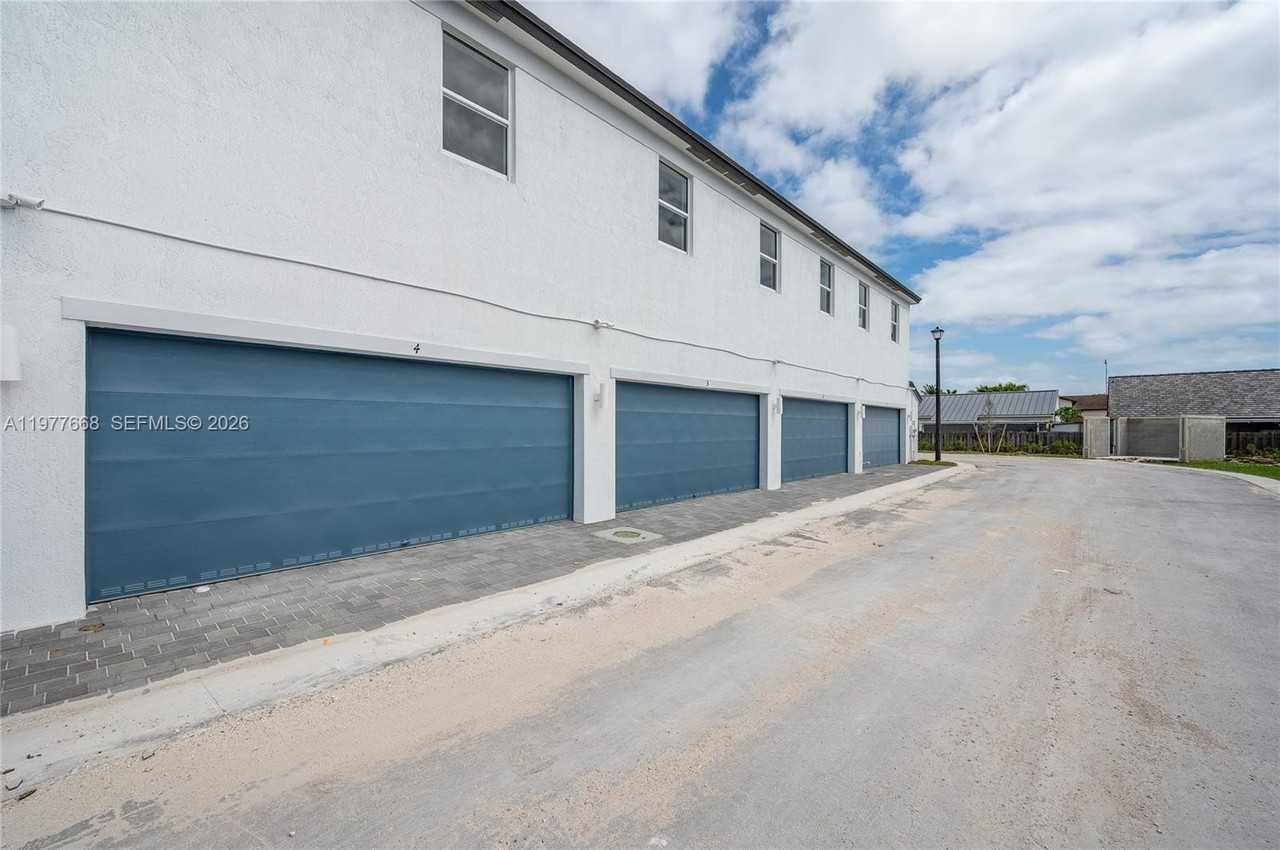 12426 Sw 248th St #4 - Photo 7 of 40