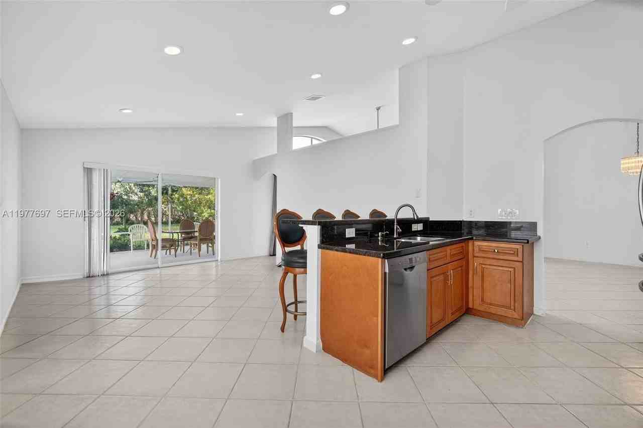 10624 Plainview Cir - Photo 3 of 49