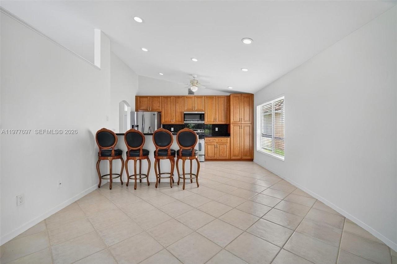 10624 Plainview Cir - Photo 6 of 49