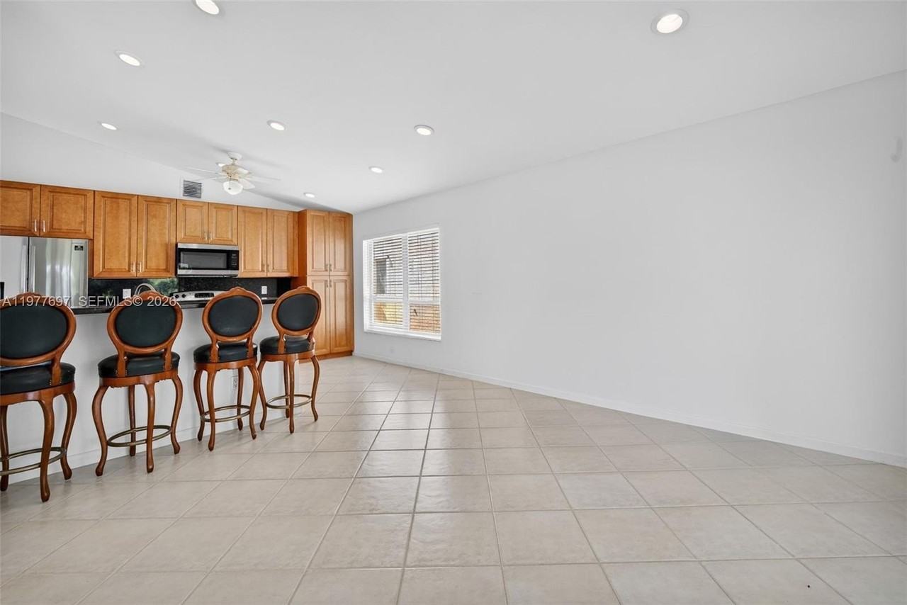 10624 Plainview Cir - Photo 7 of 49