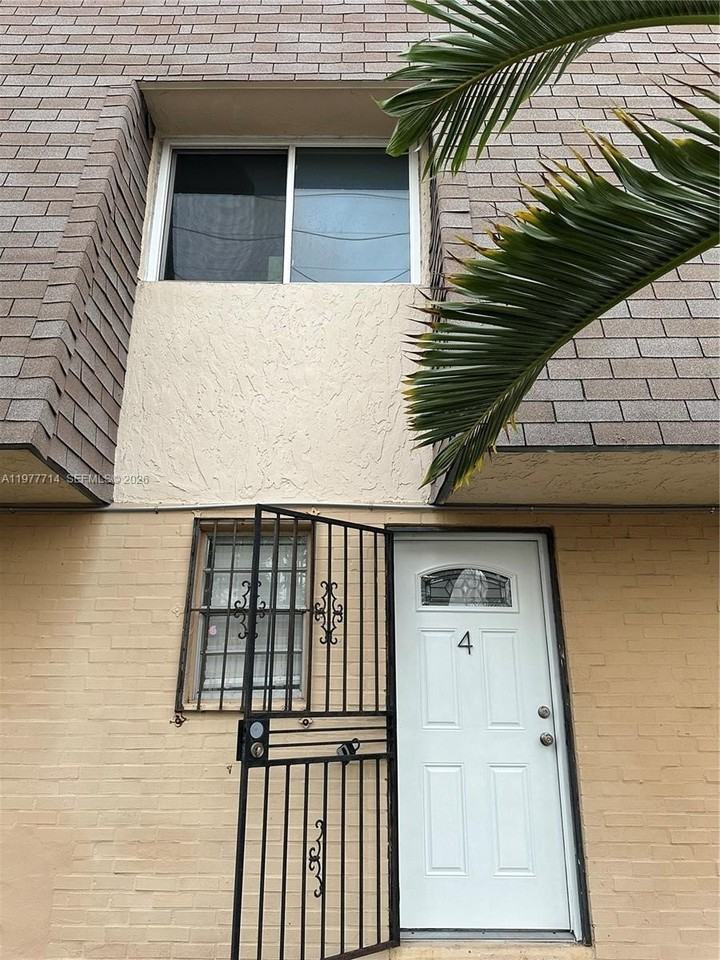 10902 Sw 2nd St #4F - Photo 3 of 18