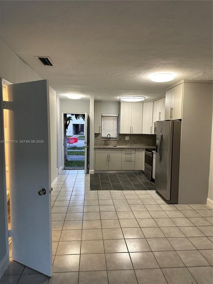 10902 Sw 2nd St #4F - Photo 7 of 18