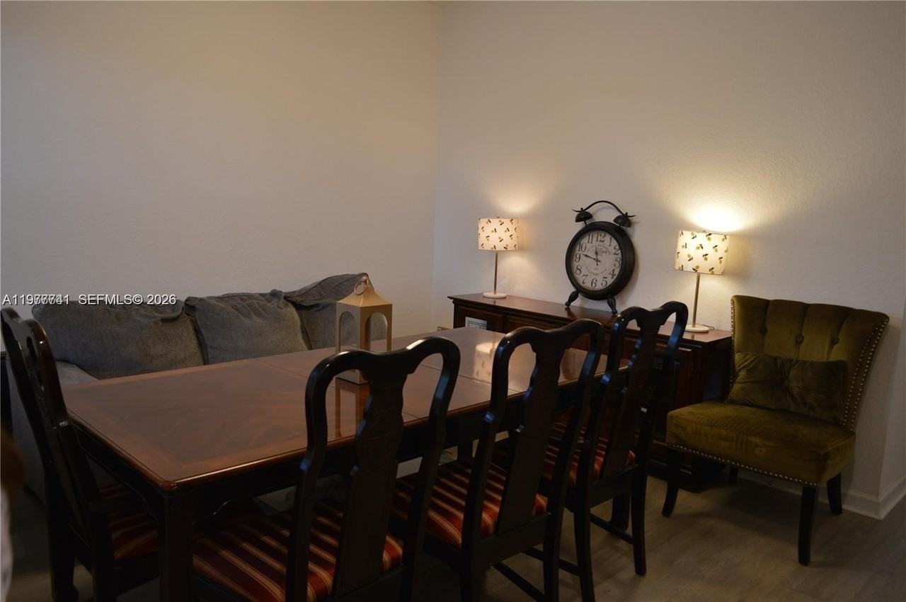 1522 Se 26th Ter - Photo 3 of 39