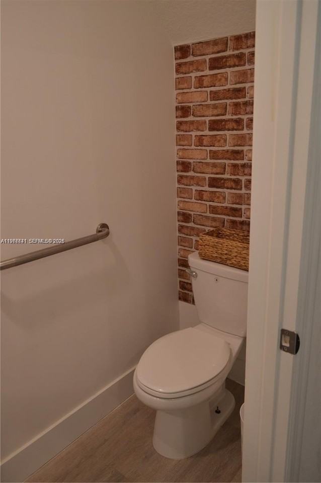 1522 Se 26th Ter - Photo 7 of 34